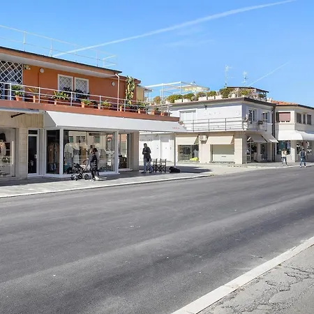 Apartment Fronte Mare - - Movida Viareggio